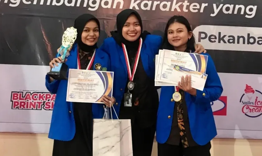 Juara 1 Kompetisi Debat OASE ke -XIII