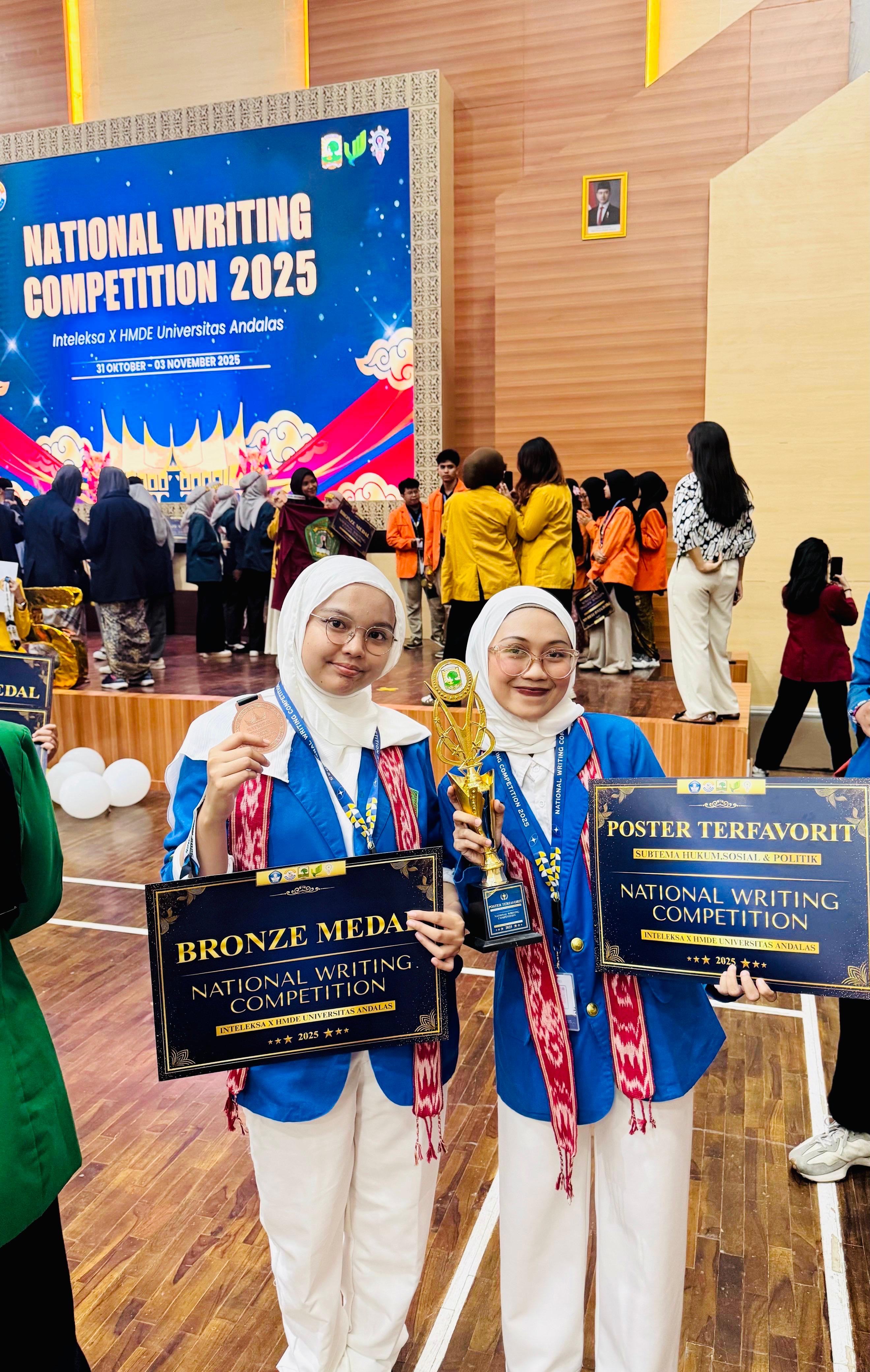 Bronze Medal & Poster Terfavorit Nasional Writing Competition